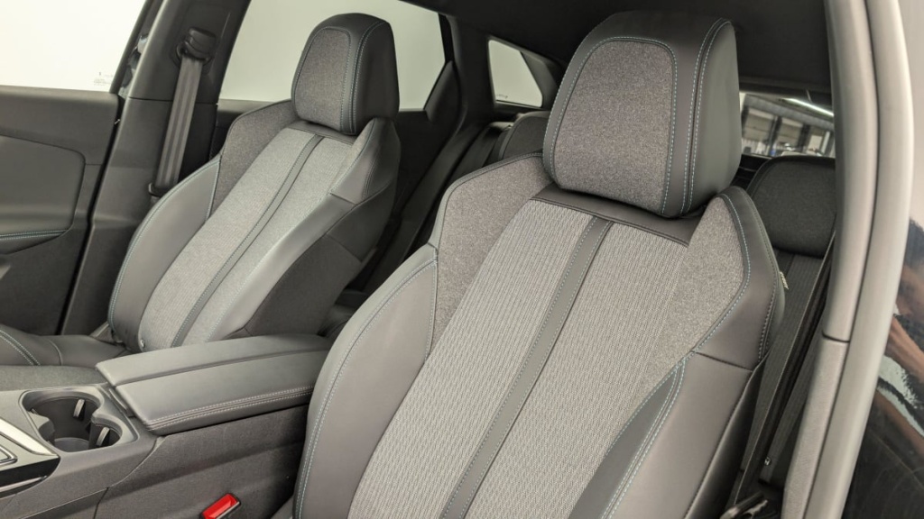 PEUGEOT 3008 Hybrid 180 e-EAT8 Allure Pack - ref: 1-351593 - Photo 16