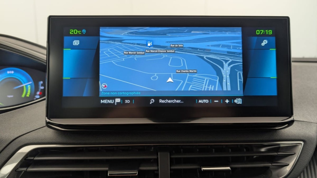 PEUGEOT 3008 Hybrid 180 e-EAT8 Allure Pack - ref: 1-351593 - Photo 17