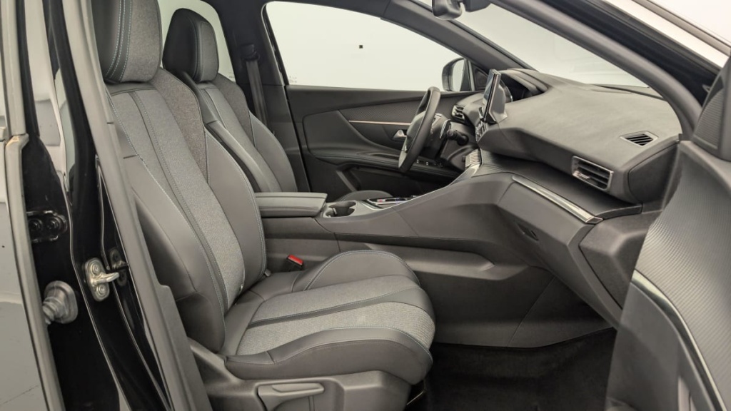 PEUGEOT 3008 Hybrid 180 e-EAT8 Allure Pack - ref: 1-351593 - Photo 9