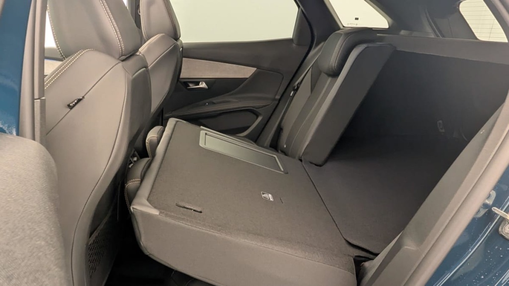 PEUGEOT 3008 Hybrid4 300 e-EAT8 GT - ref: 1-351608 - Photo 12