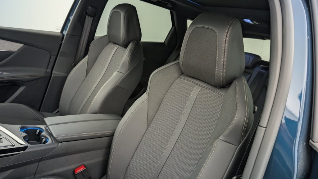 PEUGEOT 3008 Hybrid4 300 e-EAT8 GT - ref: 1-351608 - Photo 16