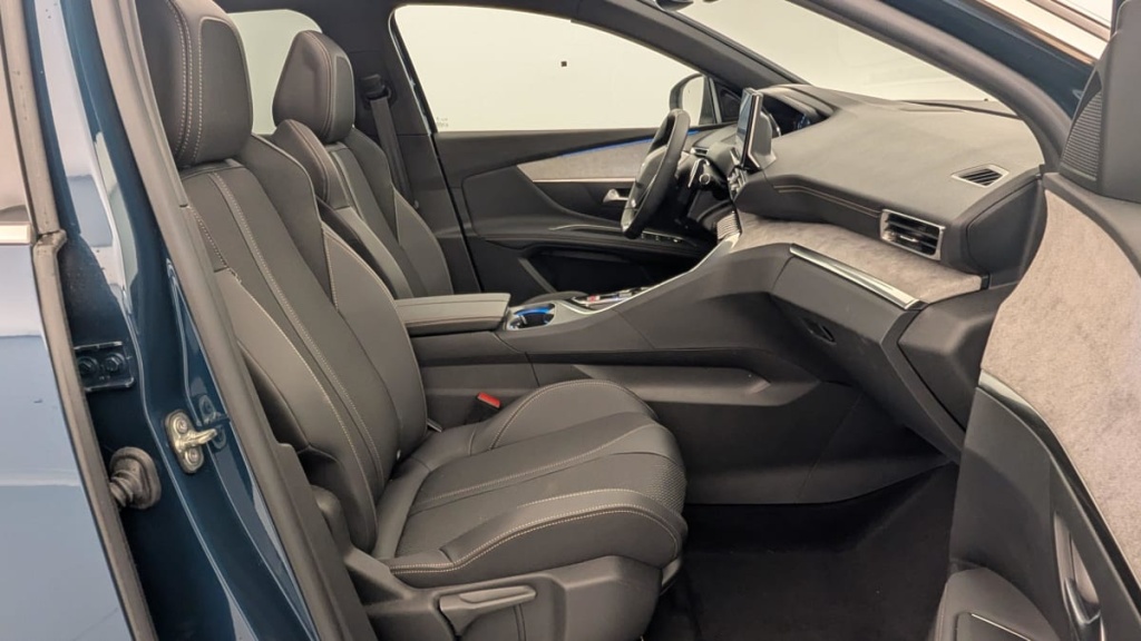 PEUGEOT 3008 Hybrid4 300 e-EAT8 GT - ref: 1-351608 - Photo 9