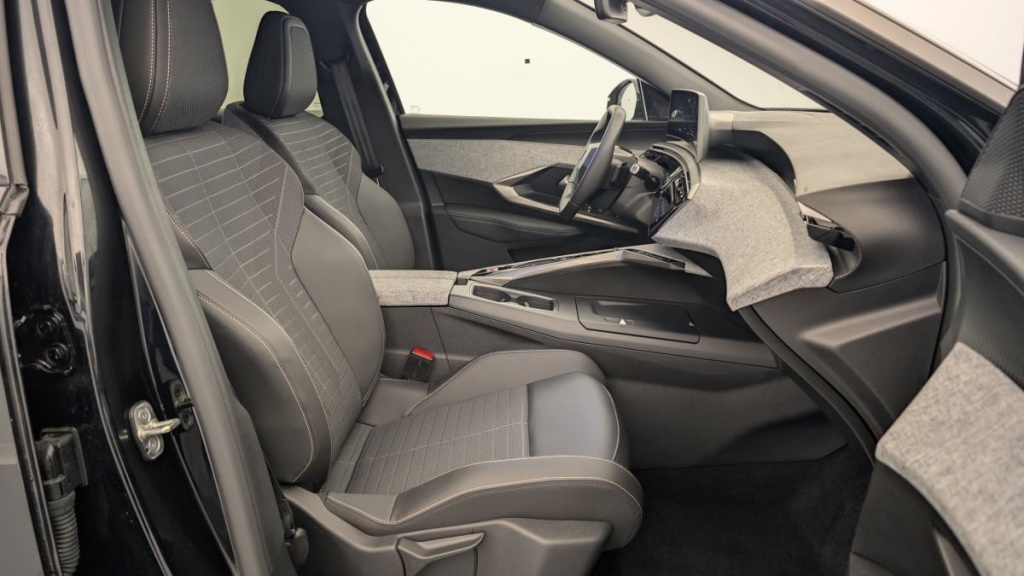 PEUGEOT 3008 Hybrid 136 e-DCS6 Allure - ref: 1-352775 - Photo 9