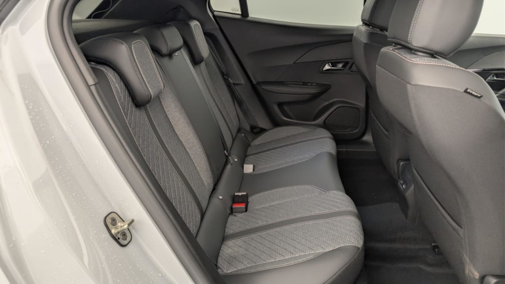 PEUGEOT 2008 Hybrid 145 e-DCS6 Allure - ref: 1-353187 - Photo 10