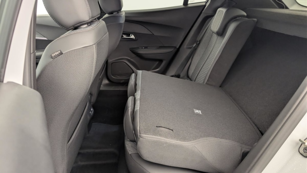 PEUGEOT 2008 Hybrid 145 e-DCS6 Allure - ref: 1-353187 - Photo 12