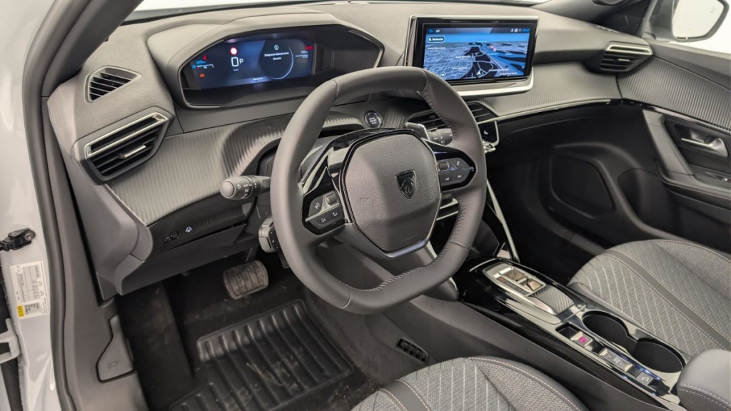 PEUGEOT 2008 Hybrid 145 e-DCS6 Allure - ref: 1-353187 - Photo 15