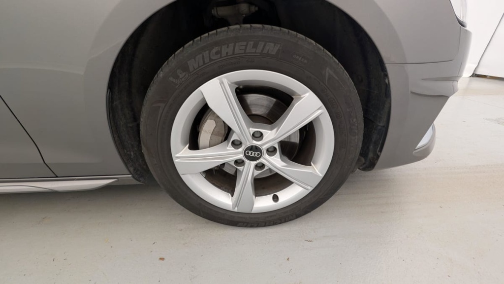 AUDI A4 Avant 40 TDI 204 S tronic 7 Design - ref: 1-353226 - Photo 14