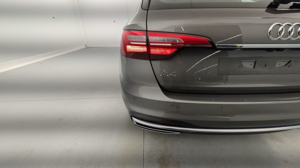 AUDI A4 Avant 40 TDI 204 S tronic 7 Design - ref: 1-353226 - Photo 17