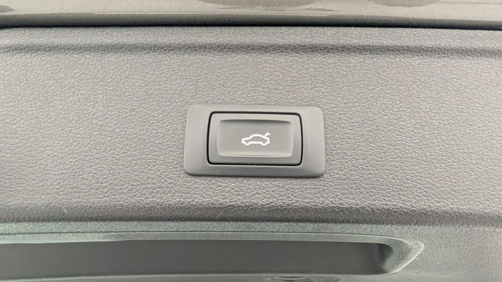 AUDI A4 Avant 40 TDI 204 S tronic 7 Design - ref: 1-353226 - Photo 18