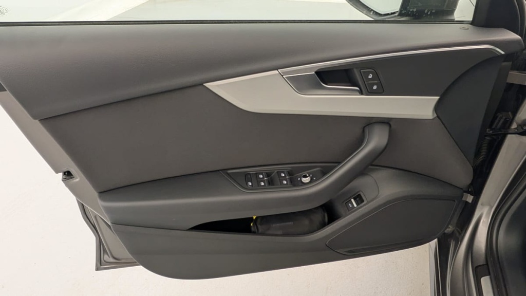 AUDI A4 Avant 40 TDI 204 S tronic 7 Design - ref: 1-353226 - Photo 20