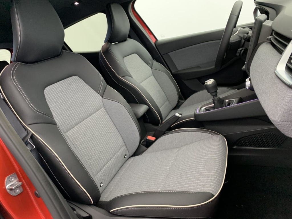 RENAULT Clio TCE 90 CH GSR2 TECHNO - ref: 1-353355 - Photo 9