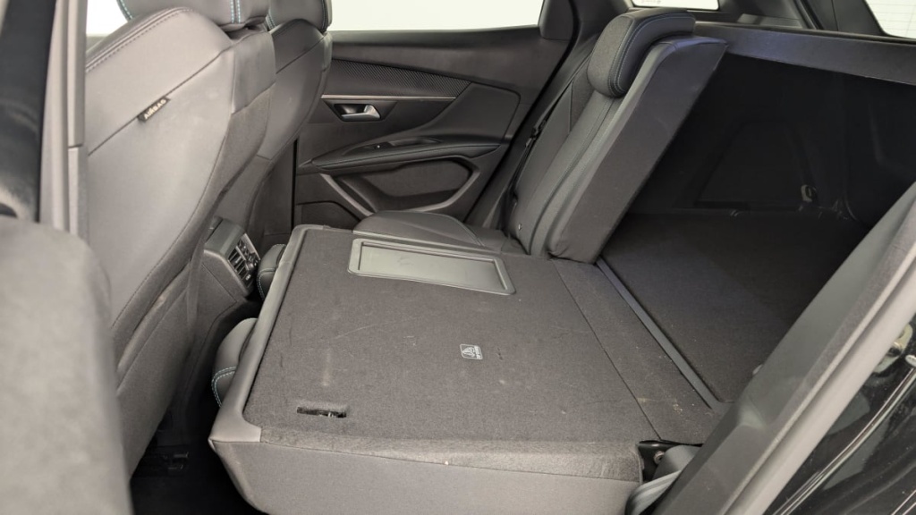 PEUGEOT 3008 Hybrid 136 e-DCS6 Allure Pack - ref: 1-353663 - Photo 12