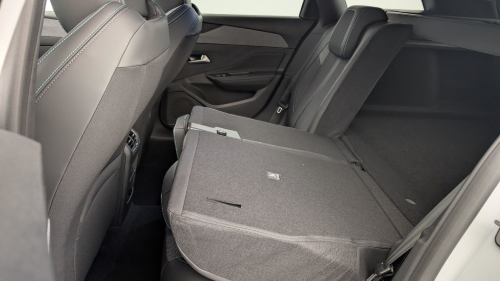 PEUGEOT 308 SW BlueHDi 130ch S S EAT8 Allure - ref: 1-353732 - Photo 12