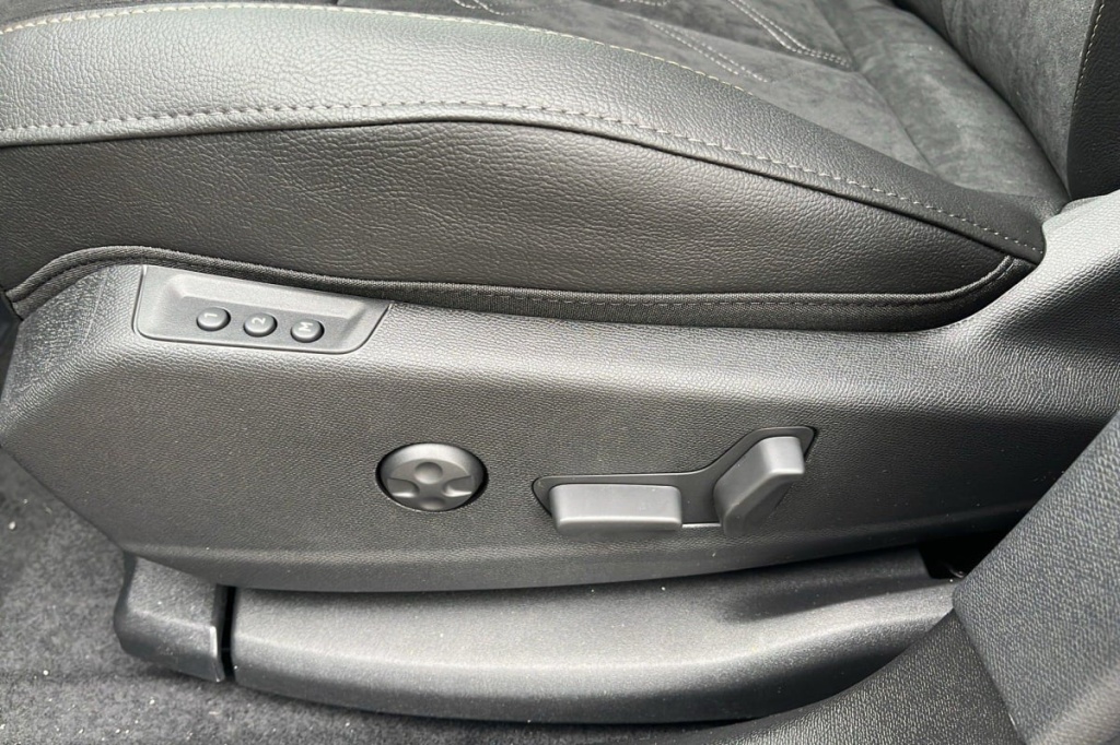 DS DS7 BlueHDi 130 EAT8 Pallas - ref: 1-355375 - Photo 17