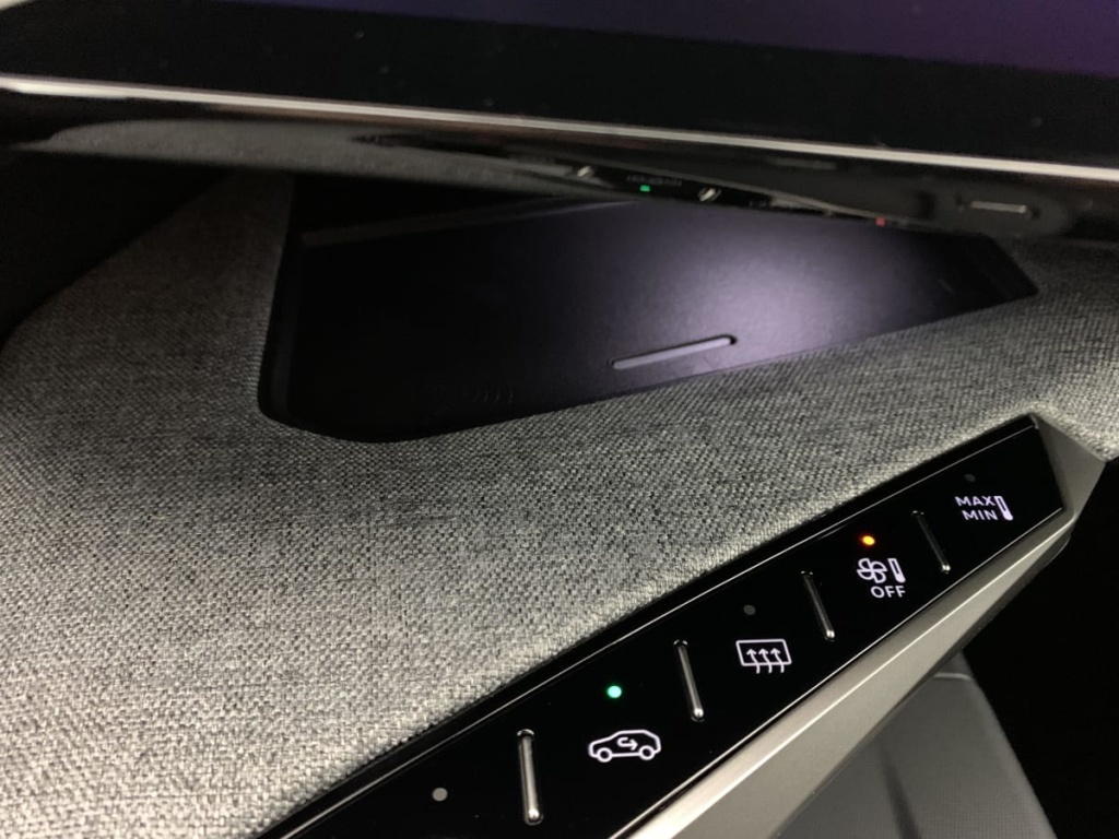 PEUGEOT 3008 Hybrid 145 e-DCS6 GT - ref: 1-355896 - Photo 20