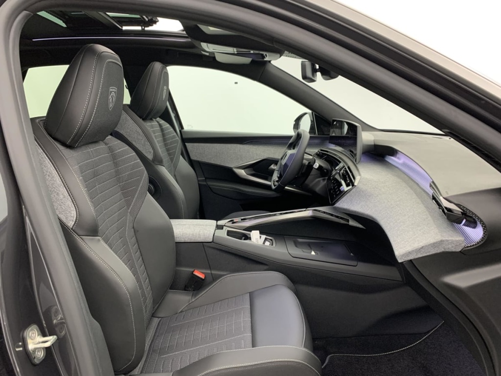 PEUGEOT 3008 Hybrid 145 e-DCS6 GT - ref: 1-355899 - Photo 9