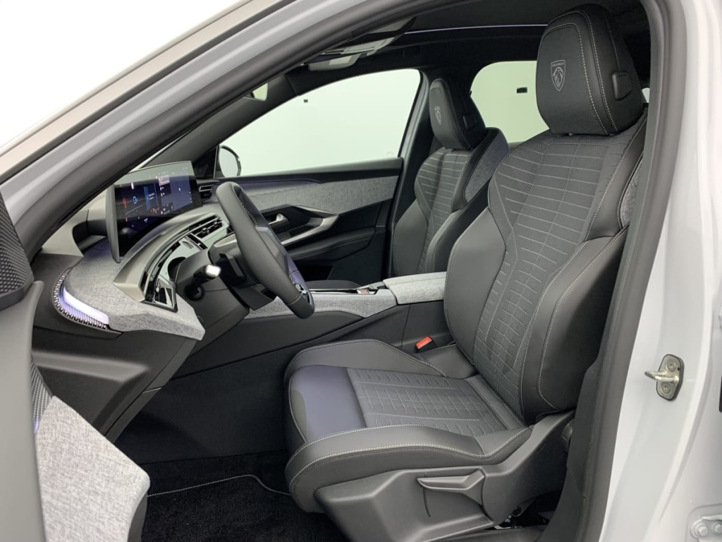 PEUGEOT 3008 Hybrid 145 e-DCS6 GT - ref: 1-355919 - Photo 16