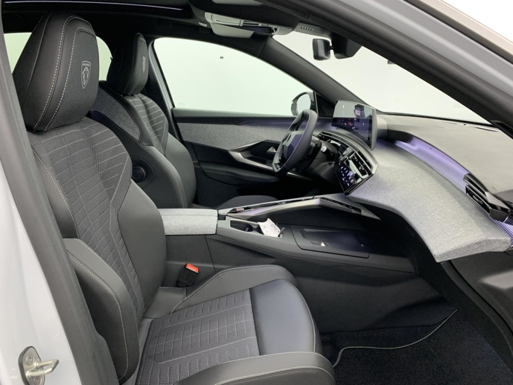 PEUGEOT 3008 Hybrid 145 e-DCS6 GT - ref: 1-355923 - Photo 9