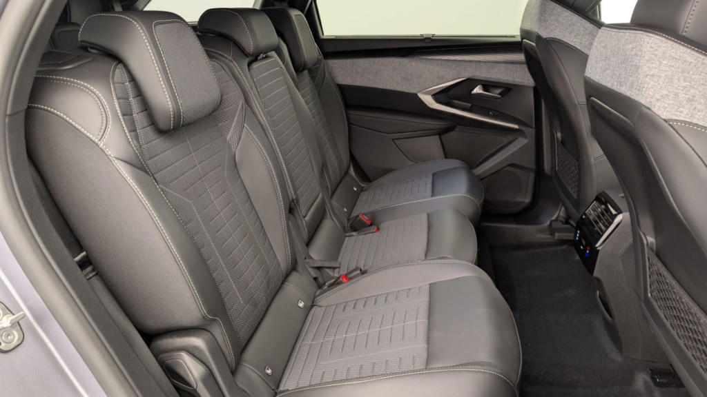 PEUGEOT 5008 Hybrid 145 e-DCS6 GT - ref: 1-356957 - Photo 10