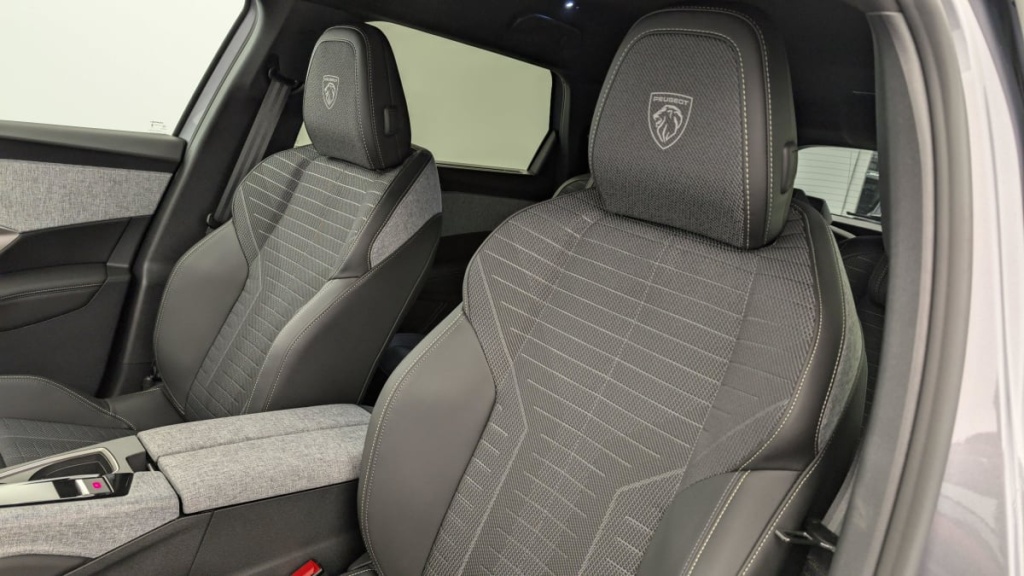 PEUGEOT 5008 Hybrid 145 e-DCS6 GT - ref: 1-356957 - Photo 16