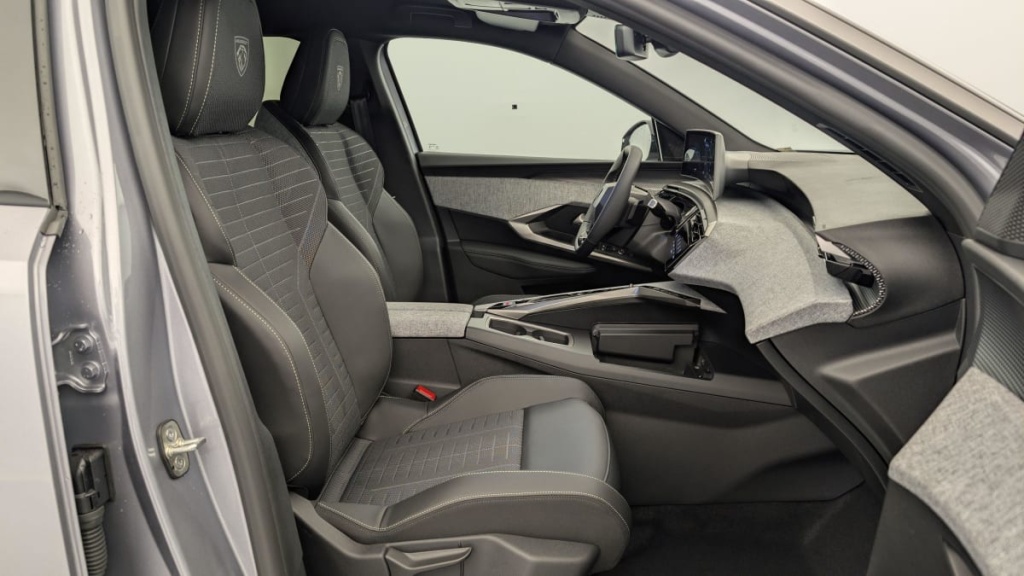 PEUGEOT 5008 Hybrid 145 e-DCS6 GT - ref: 1-356957 - Photo 9