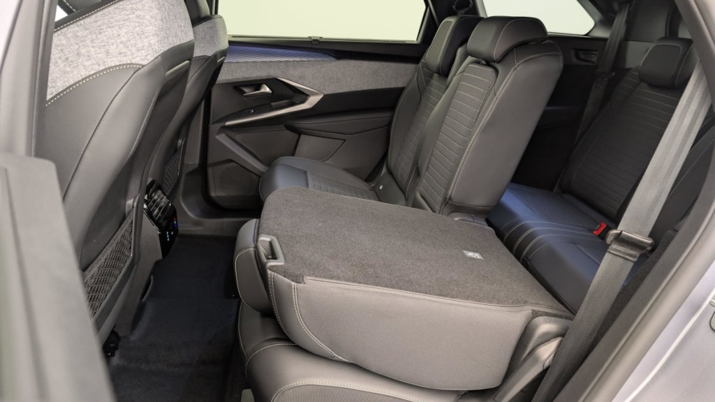 PEUGEOT 5008 Hybrid 145 e-DCS6 GT - ref: 1-356958 - Photo 12