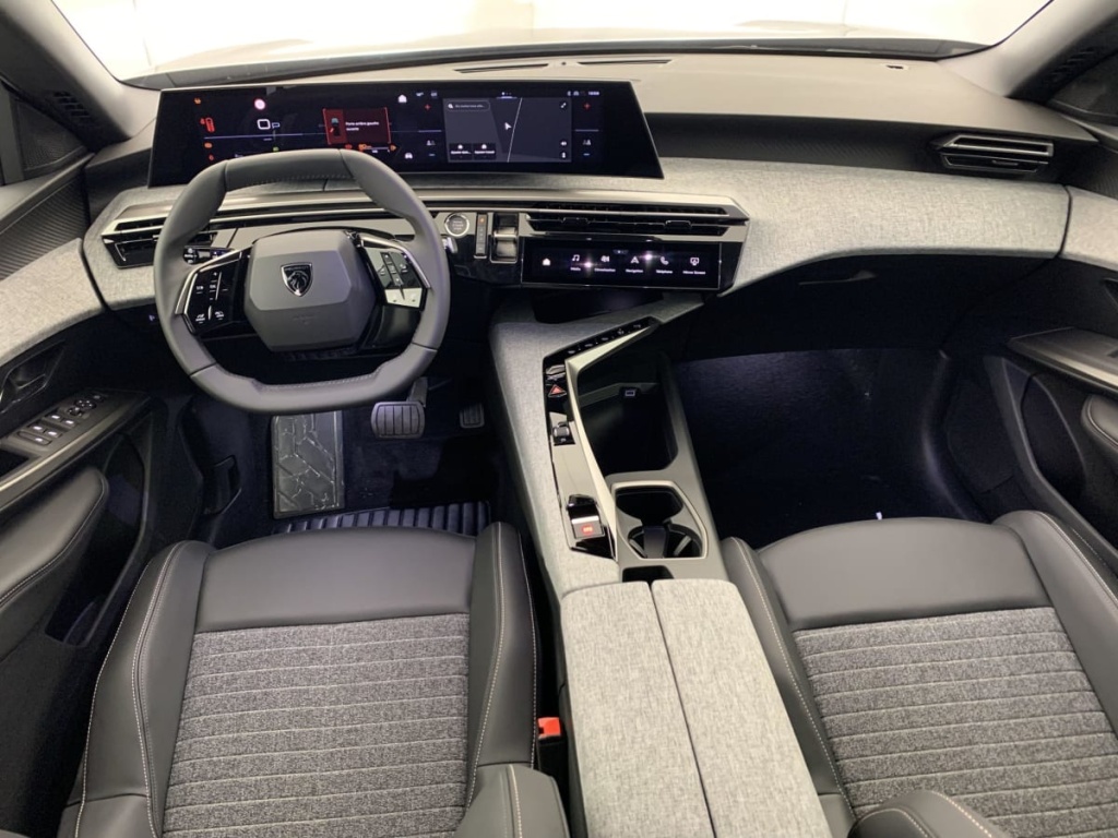 PEUGEOT 5008 Hybrid 145 e-DCS6 Allure - ref: 1-357288 - Photo 14