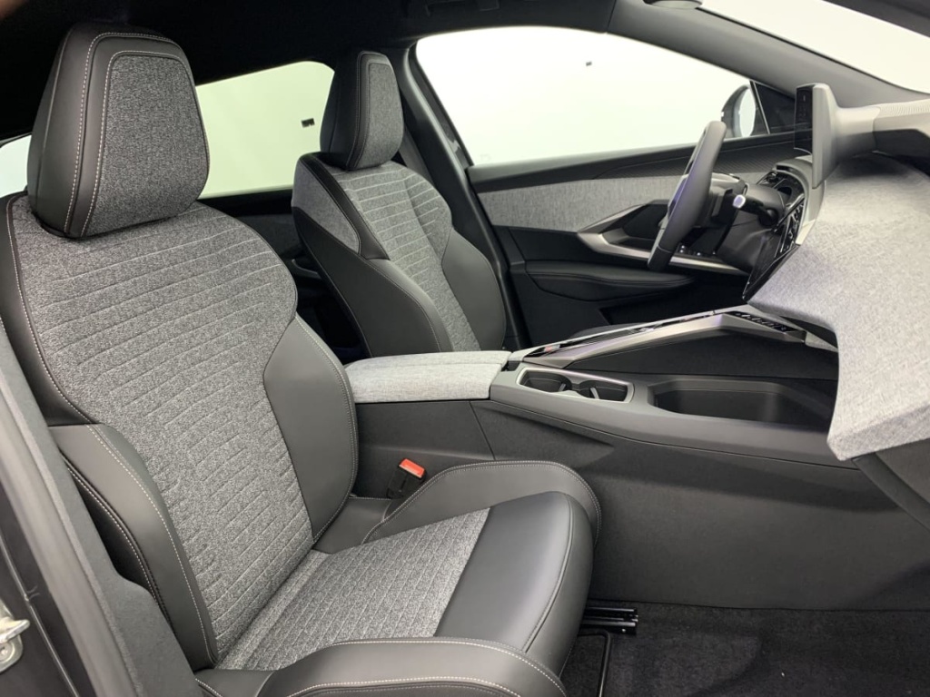 PEUGEOT 5008 Hybrid 145 e-DCS6 Allure - ref: 1-357289 - Photo 9