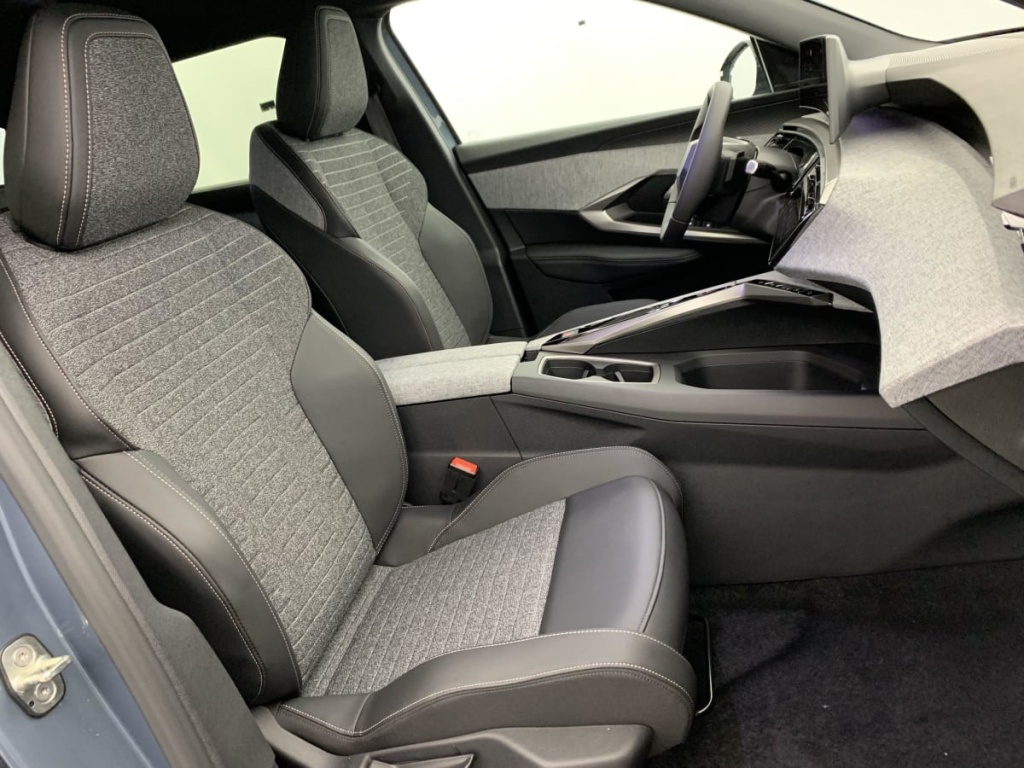 PEUGEOT 5008 Hybrid 145 e-DCS6 Allure - ref: 1-357292 - Photo 9