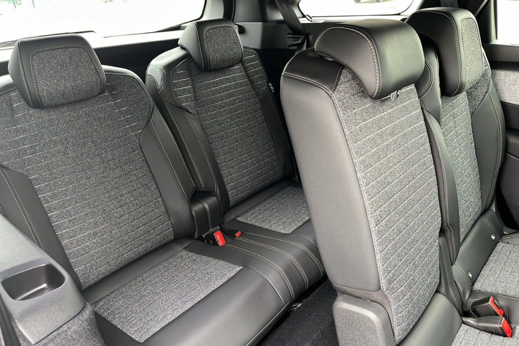 PEUGEOT 5008 Hybrid 145 e-DCS6 Allure - ref: 1-357346 - Photo 11