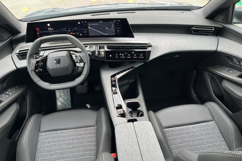 PEUGEOT 5008 Hybrid 145 e-DCS6 Allure - ref: 1-357346 - Photo 13