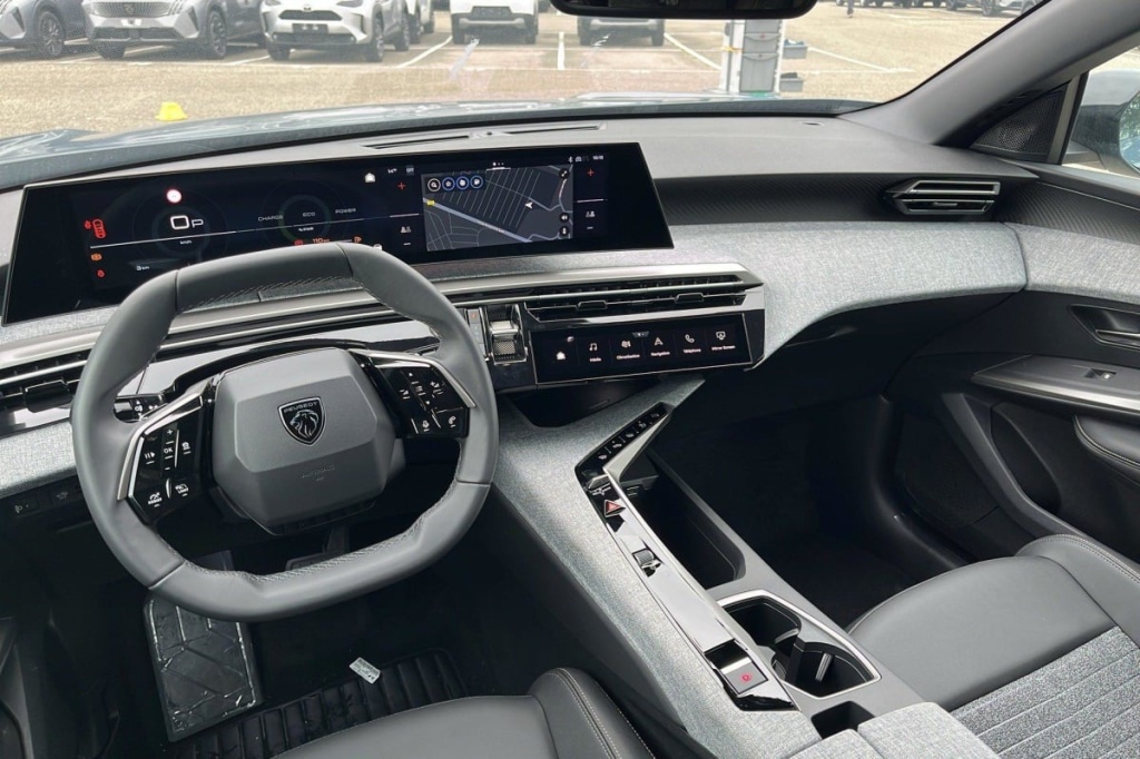 PEUGEOT 5008 Hybrid 145 e-DCS6 Allure - ref: 1-357346 - Photo 14