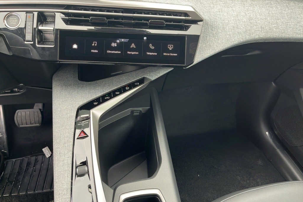 PEUGEOT 5008 Hybrid 145 e-DCS6 Allure - ref: 1-357346 - Photo 18