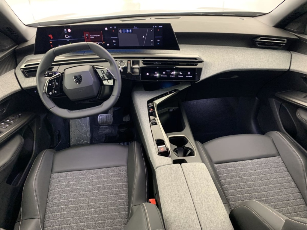 PEUGEOT 5008 Hybrid 145 e-DCS6 Allure - ref: 1-357350 - Photo 14