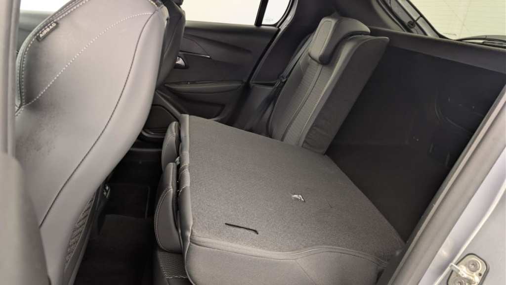 PEUGEOT 208 Hybrid 136 e-DCS6 GT - ref: 1-357671 - Photo 12