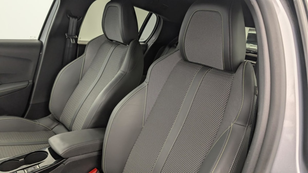 PEUGEOT 208 Hybrid 136 e-DCS6 GT - ref: 1-357671 - Photo 16