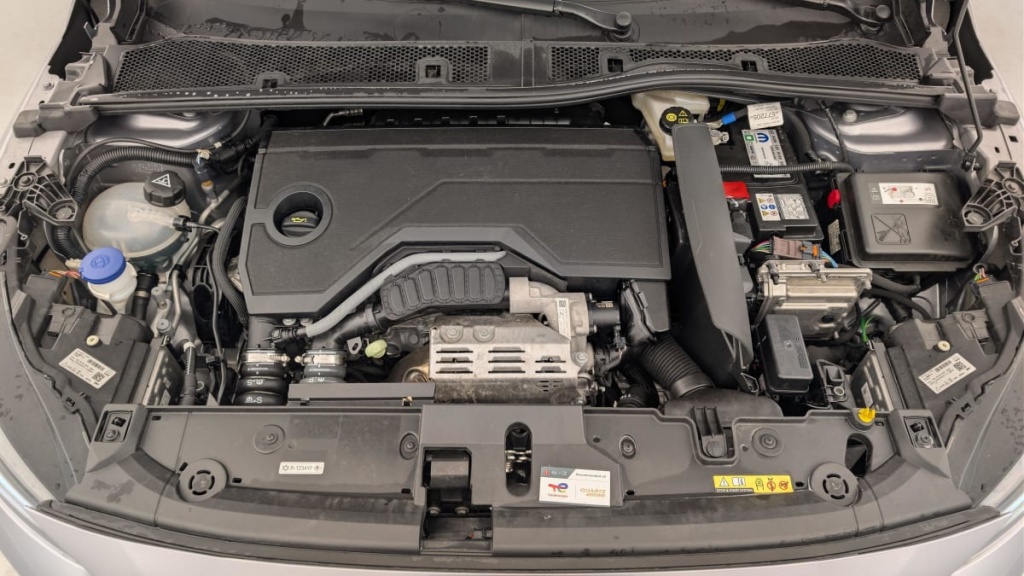 PEUGEOT 208 Hybrid 136 e-DCS6 GT - ref: 1-357671 - Photo 20