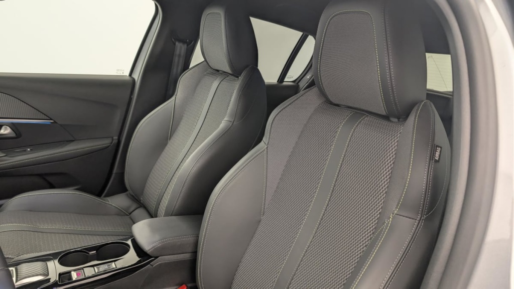 PEUGEOT 208 Hybrid 136 e-DCS6 GT - ref: 1-357677 - Photo 16