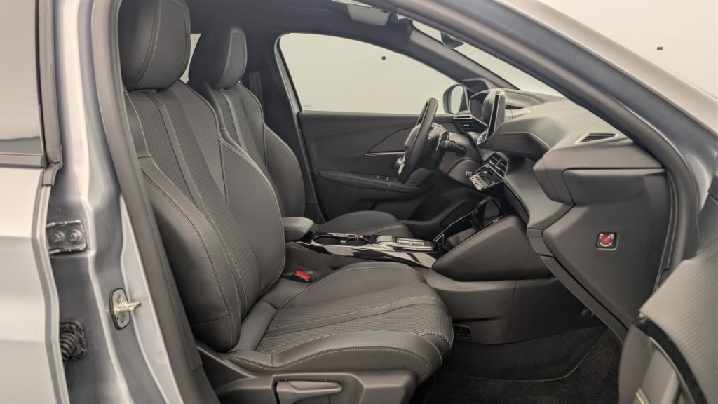 PEUGEOT 208 Hybrid 136 e-DCS6 GT - ref: 1-357677 - Photo 9