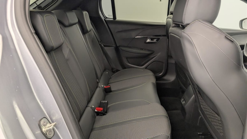 PEUGEOT 208 Hybrid 136 e-DCS6 GT - ref: 1-357679 - Photo 10