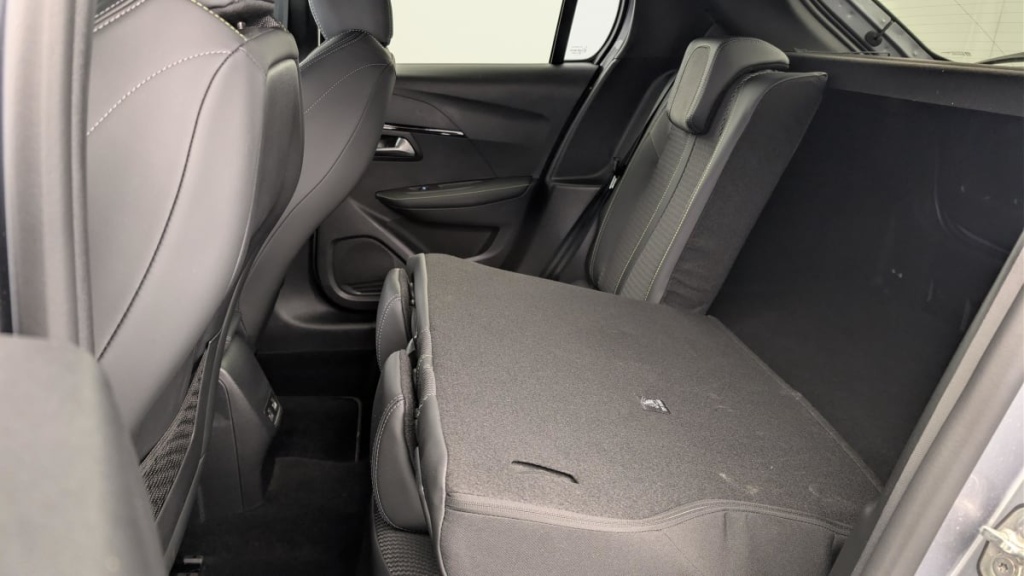 PEUGEOT 208 Hybrid 136 e-DCS6 GT - ref: 1-357679 - Photo 12