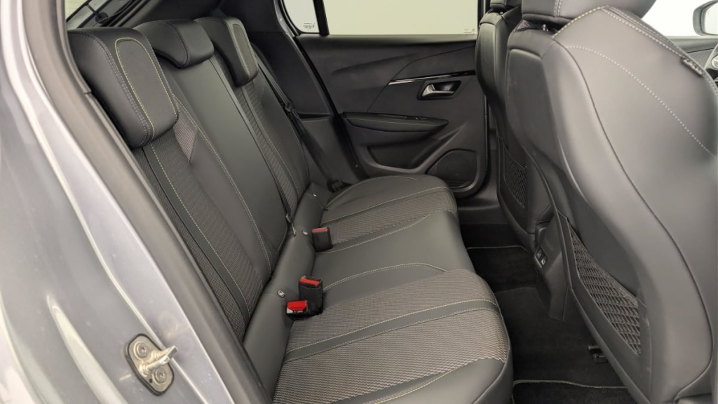 PEUGEOT 208 Hybrid 136 e-DCS6 GT - ref: 1-357681 - Photo 10