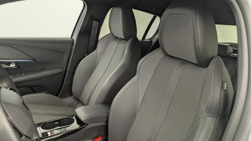 PEUGEOT 208 Hybrid 136 e-DCS6 GT - ref: 1-357681 - Photo 16