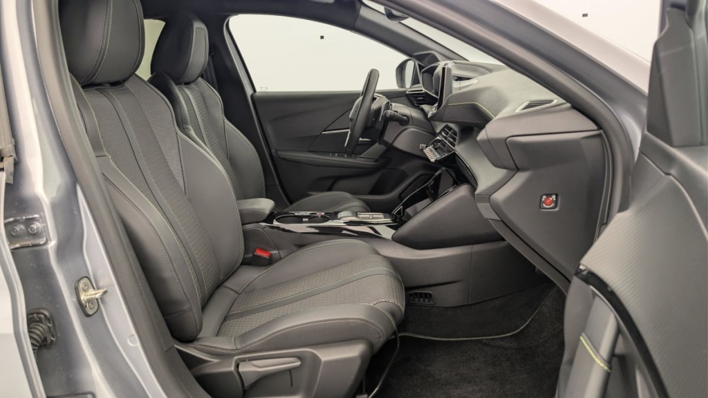 PEUGEOT 208 Hybrid 136 e-DCS6 GT - ref: 1-357681 - Photo 9
