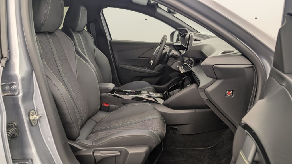 PEUGEOT 208 Hybrid 136 e-DCS6 GT - ref: 1-357683 - Photo 9