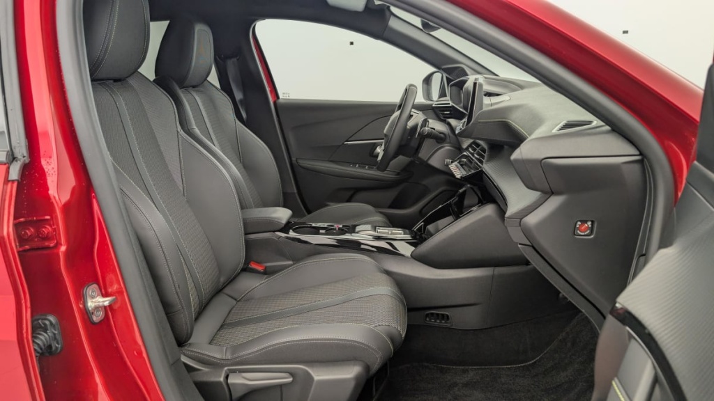 PEUGEOT 208 Hybrid 136 e-DCS6 GT - ref: 1-357687 - Photo 9