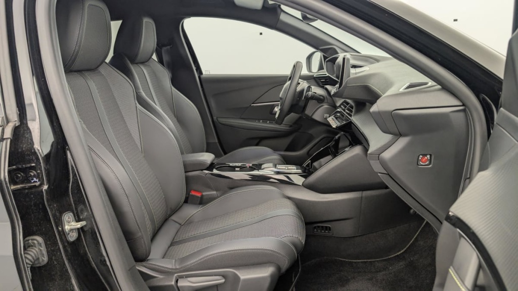 PEUGEOT 208 Hybrid 136 e-DCS6 GT - ref: 1-357690 - Photo 9