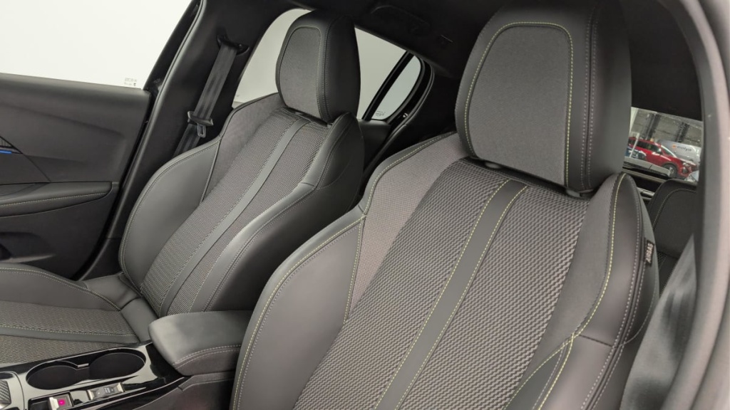 PEUGEOT 208 Hybrid 136 e-DCS6 GT - ref: 1-357695 - Photo 16