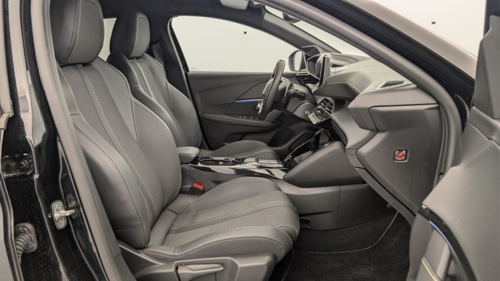 PEUGEOT 208 Hybrid 136 e-DCS6 GT - ref: 1-357695 - Photo 9