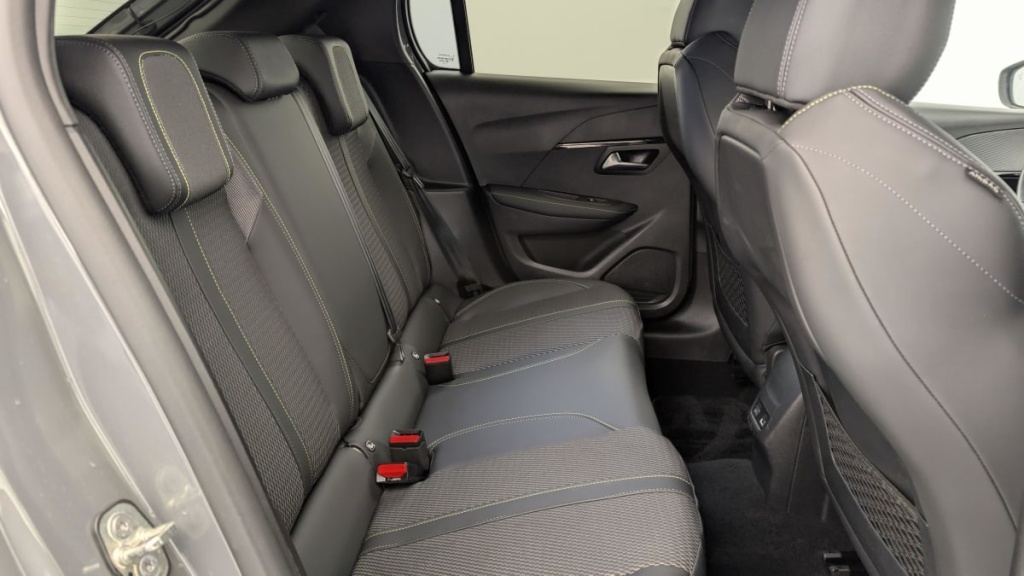 PEUGEOT 208 Hybrid 136 e-DCS6 GT - ref: 1-357701 - Photo 10